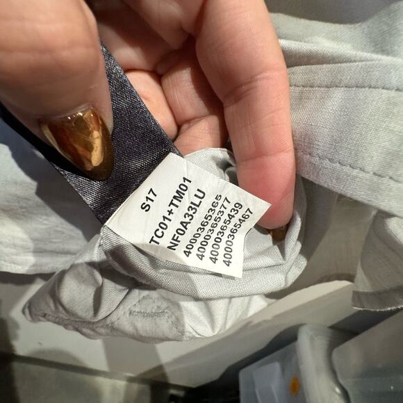The North Face light gray button down shirt size XL - Picture 4 of 7